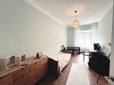 NEU! Möblierte 3-Zimmer Altbaubauwohnung in historischem Haus am Neunkirchner Hauptplatz! Mit Parkplatz!
