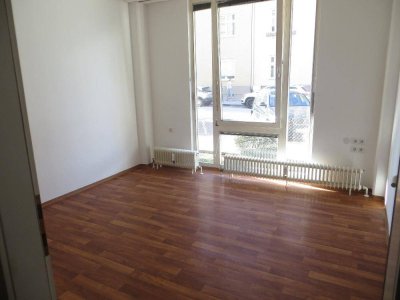 IBK-Pradl: 1 freies geräumiges, helles WG-Zimmer für einen Studenten oder berufstätige Person in einer 8er WG-Wohnung ab 1.Juli 2025!