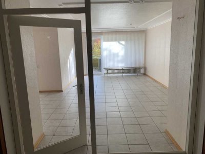 Schöne helle 3 Zimmerwohnung / mit gr. Balkon