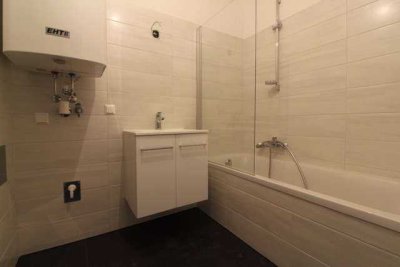 Attraktive 2-Zimmer-Wohnung mit Balkon und Einbauküche in Rötha