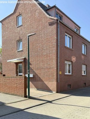Mehrfamilienhaus + Garagen + 747 m² großes Grundstück zu verkaufen