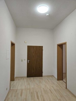 Großzügige 3 Zimmer Whg. mit Einbauküche, Bad, Keller