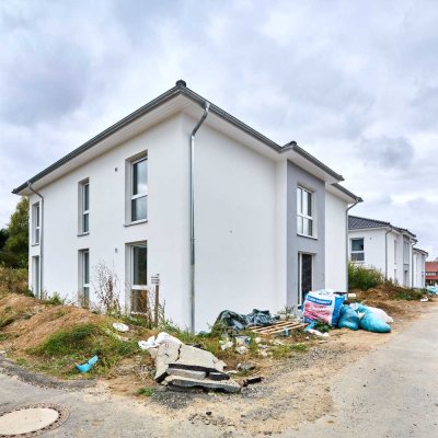 *Exklusive Niedrigenergie-Wohnung im 1. Obergeschoss im Zweifamilienhaus*
