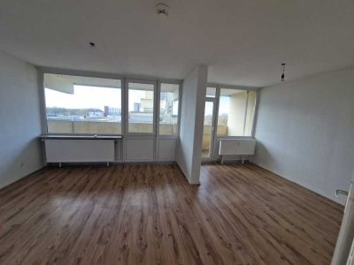 Direkt im Uni-Center wohnen - renoviert, großer Balkon, 3 Zimmer, Aufzug *Bochum-Querenburg*