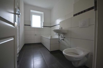 2-Raum-Wohnung mit EBK & Balkon im Hochparterre
