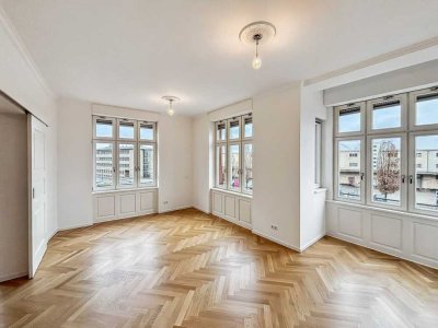 Repräsentative Altbauetage, denkmalgeschützt:  Exklusive Etage mit zwei Wohnungen