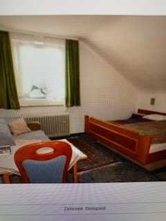 Einfaches Zimmer, voll möbliert - in ehemaliger Pension