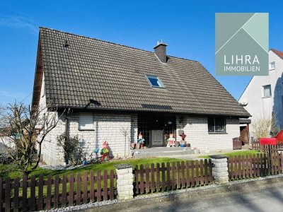 Solides Einfamilienhaus mit Vollkeller und Carport in Detmold!