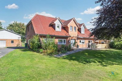Wohnen im Einklang mit der Natur – modernisiertes Landhaus mit Einliegerwohnung & Badesee