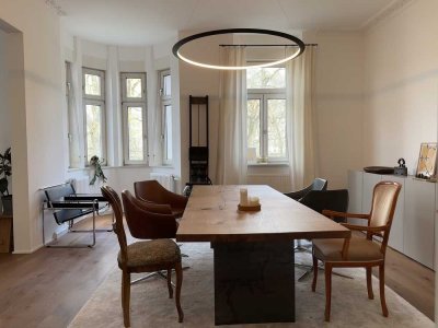 Komplett sanierte Altbauwohnung mit Balkon und hochwertiger Einbauküche in Augsburg
