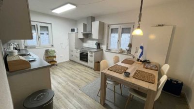 Geschmackvolle, vollst. renovierte 3-Raum-EG-Wohnung mit geh. Innenausstattung mit EBK