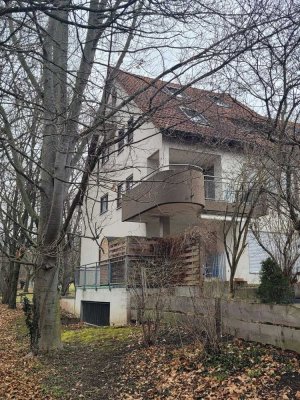 Helle 2-Zimmer Wohnung mit Balkon im 1. OG in Stuttgart-Untertürkheim
