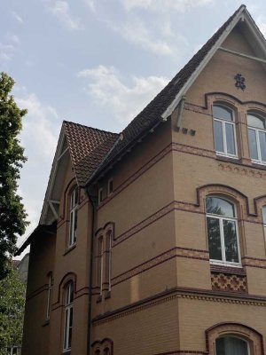 Stilvoll wohnen im Altbau: 2-Zimmer-Wohnung mit Balkon im Unteren Ostviertel