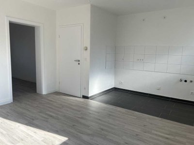 renovierte 3-Zimmer-Wohnung im EG - offene Wohnküche - 2 Schlafräume - helle freundliche Atmosphäre