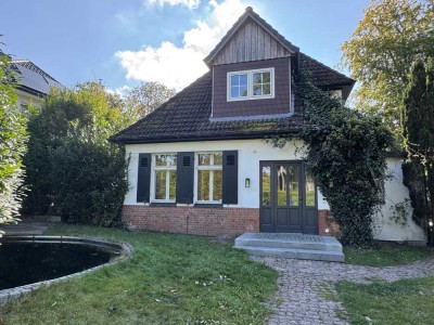Romantisches Refugium in Aumühle - Ein Haus mit Seele umgeben von Villen und Natur
