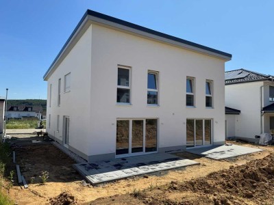 Wie ein eigenes Haus: Neubau 4 Zimmer-Maisonettewohnung mit Garten zwischen Marburg und Giessen