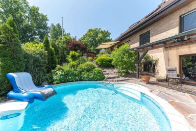 Wohnen wie im Urlaub – Zweifamilienhaus mit Outdoorpool, Sauna & Gartenparadies