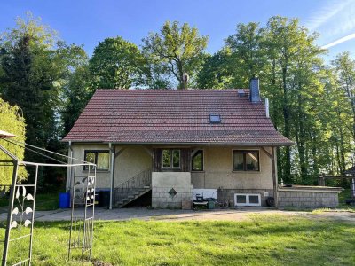 Handwerker aufgepasst! Einfamilienhaus in sehr schöner Lage mit großem Grundstück