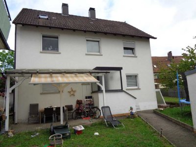 Kreuzwertheim: Wohnhaus mit zwei Wohnungen, Garage und kleinem Grundstück