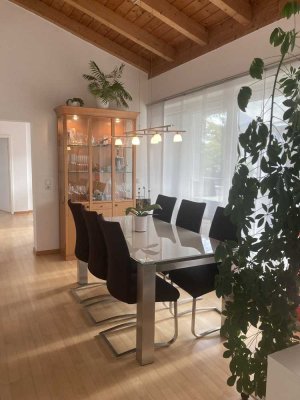 DG-Wohnung mit Panorama-Dachterrasse und Garage in Regensburg-Königswiesen