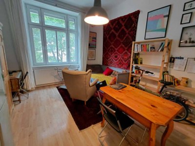 Renovierte, voll möblierte, für Kurzzeitmiete geeignete Altbauwohnung ab sofort direkt vom Eigentümer bezugsfertig