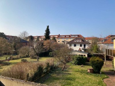 Sonnige möblierte Dachgeschosswohnung