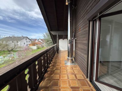 Gemütlich 3,5-Zimmer-DG Wohnung mit Balkon ab Juni