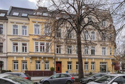 Charmante 4-Raum-Dachgeschosswohnung mit Loggia und sichtbaren Balken in Stadtfeld Ost