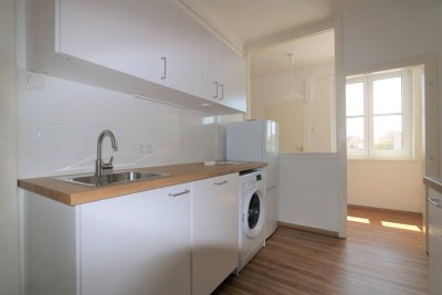 "PROVISIONSFREI" - ERSTBEZUG NACH SANIERUNG - Gepflegte 3-Zimmer-Wohnung im ruhigen Innenhof in der Fußgängerzone von Baden
