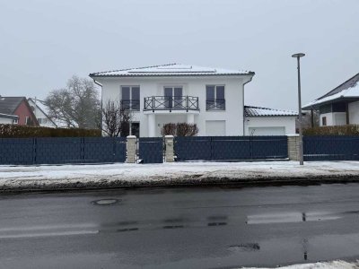 Exklusives, klimatisiertes Einfamilienhaus mit Sauna, Pool und Garten