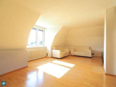 CHARMANTE 3-ZIMMER-DACHGESCHOSSWOHNUNG MIT DACHTERRASSE UND GRÜNBLICK