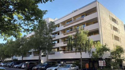 Über den Dächern von Berlin! Lichtdurchflutete Wohnung mit Terrasse & Aufzug für Singles