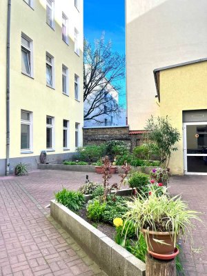 Pied-à-terre mit 3,5 m Deckenhöhe, Design-Loft-Esprit & ruhigem, fast privatem Gartenhof