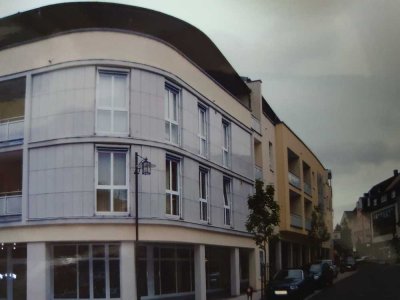 Stilvolle, gepflegte 4-Zimmer-Wohnung mit Balkon und Einbauküche in Marktheidenfeld mit Klimaanlage.