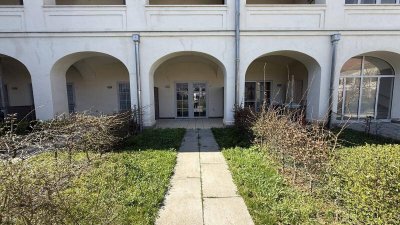 Residieren im Schloss mit eigenem Garten! (5.07)