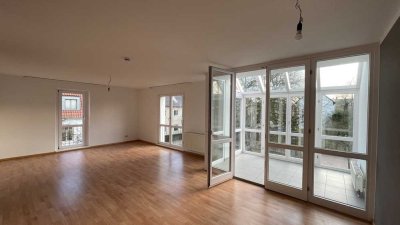 Helle geräumige 2-Zimmer-Wohnung mit EBK , Stellplatz, Keller, ruhig und innenstadtnah