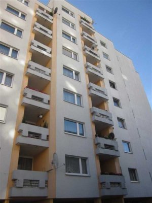 Hier wird noch gewerkelt! 2-Zimmer-Wohnung mit Balkon!