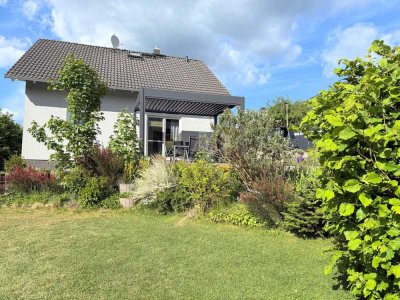 In idyllischer Taunuslage - energieeffizientes Einfamilienhaus mit schönem, großen Garten