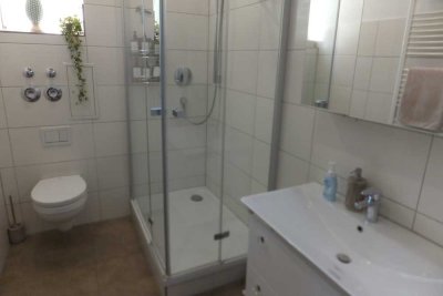 helles stadtnahes Wohnen mit Garten