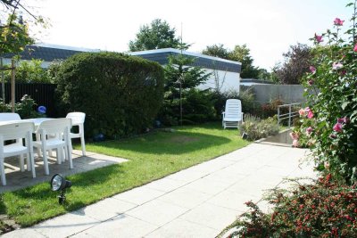 Großer Bungalow in ruhiger zentraler Lage in Hannover-Ricklingen mit integrierter hoher Garage.