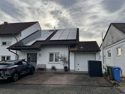 Modernes Wohnhaus mit Viel Platz Garage + neuer PV-Anlage (2023)