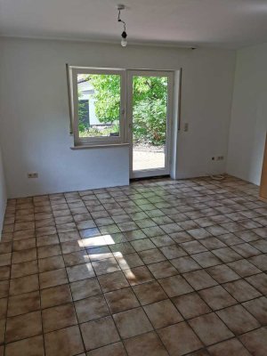 Schöne, ruhige Einliegerwohnung mit zwei Zimmern sowie großer Terrasse in Siegen-Geisweid