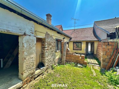 Stark sanierungsbedürftiges Landhaus - ideal für Handwerker!