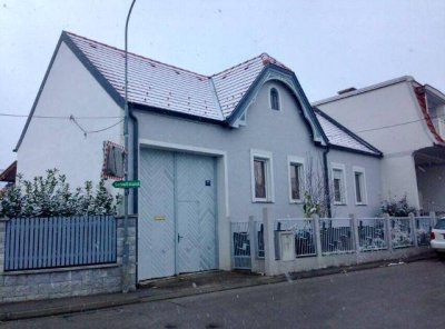 Wohnen mit Garten &amp; Pool: Charmantes Einfamilienhaus – Haustiere willkommen, provisionsfrei