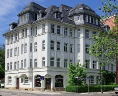 Großzügige 1-Raumwohnung im prächtigen Altbau direkt am Fluss