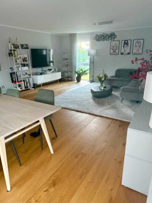 Wunderschöne, helle 3-Zimmer-Wohnung mit großem Wohn-Essbereich und Balkon