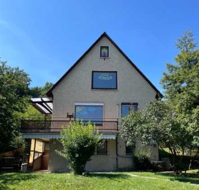Einfamilienhaus mit Garage und großem Grundstück in Allensbach