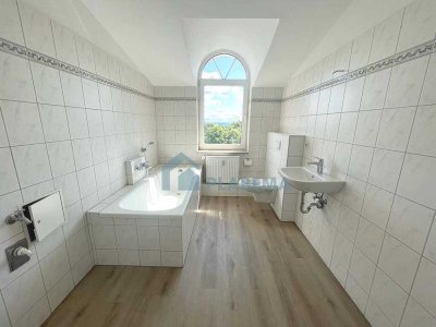 Modernisierte Zentrale 4-Zimmer-Wohnung mit traumhaftem Seeblick