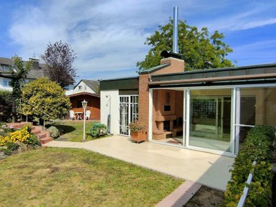 Moderner, sehr gepflegter individueller Bungalow, ELW, Doppelgarage, ruhige begehrte Lage in Walluf