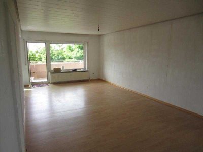 Ladenburg schöne 4 Zi WHG 95qm, Aufzug, Balkon, TG Stell,
Bj 80
